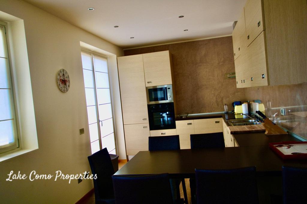 7-комн. дом в Грианте, 350 м², фото №9, объявление №101374938